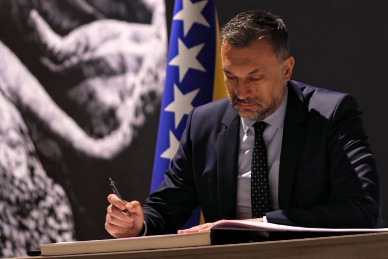 ​RADONČIĆEVA “HRABROST” IZ MIŠJE RUPE: Pitanja postavljaš u emisijama, a blokiraš me na telefonu