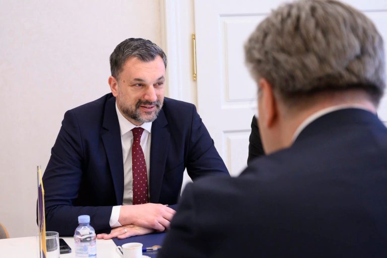 KONAKOVIĆ KAO NIKO DO SADA:Sarajevo od Dodika pravi heroja! On je bahati seljak, laže čim se probudi”