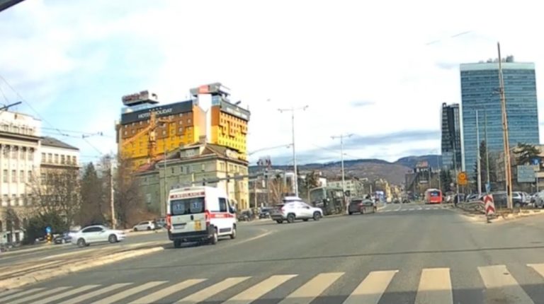 ​Objavljen snimak nesreće u Sarajevu: Trenutak kada je tramvaj izleteo sa šina