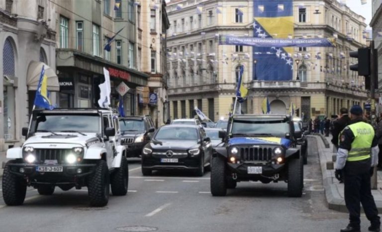 ​Dan nezavisnosti BiH u Sarajevu: Tradicionalni defile vozilima i ove godine na ulicama