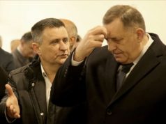 SVAŠTA ĆE MI RADITI, ALI ISTINA ĆE IZAĆI: Đajić u klinču sa vrhom SNSD-a.