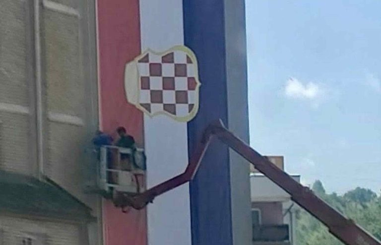 ​Nove provokacije u Novom Travniku: Isticanje zastave Herceg-Bosne podiglo tenzije