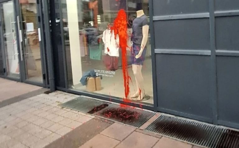 ​Vandalizam u Doboju: Izlog radnje na meti zbog navijačke majice reprezentacije BiH