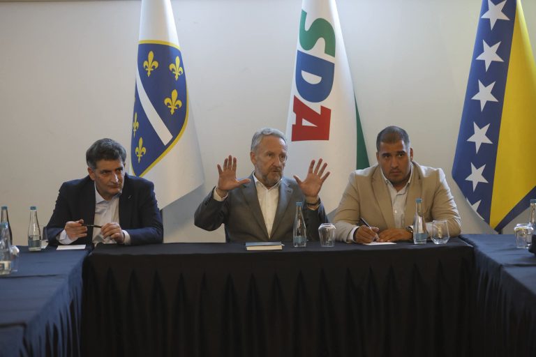 SDA kritikovala Nikšića i Lakića: Radnici i Parlament su obmanuti