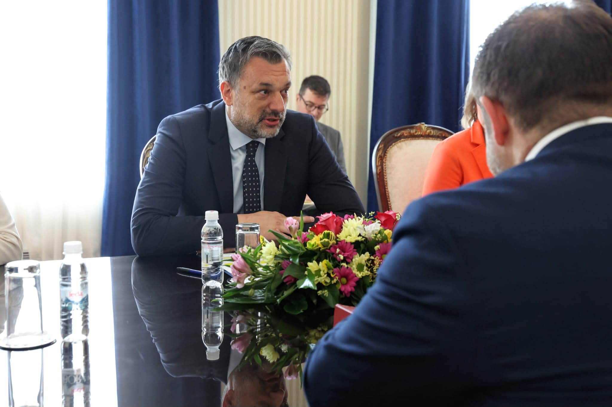 ​Konaković priča o deficitu Bošnjaka u institucijama, a u vlastitom ministarstvu nije popunio četiri ključne pozicije