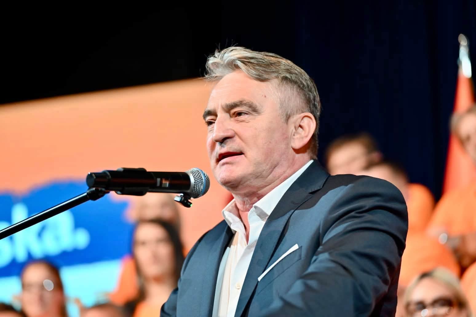 ​Željko Komšić na skupu u Zenici: “Pred nama je borba za jedinstvo Bosne i Hercegovine”